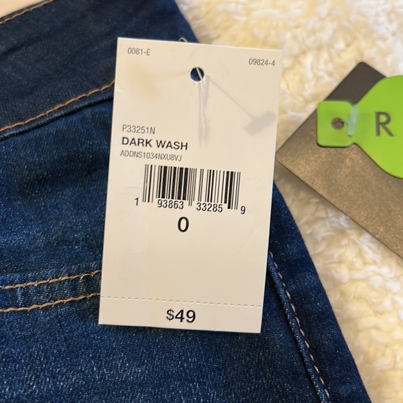 YMI - NWT High Rise Ankle Green Jean / 0 - Picture 9 of 15